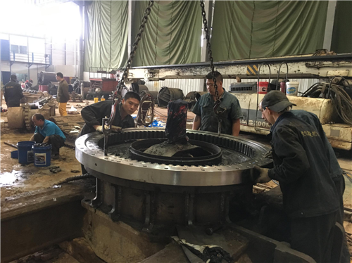 旋挖鉆機(jī)更換大回轉(zhuǎn)H梁加固